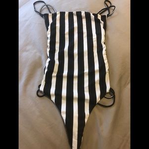 INDAH AXLE One Piece Swimsuit IN JAILBIRD SIZE M